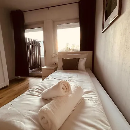 Apartment B2 Xl I 130m2 I 10 Einzelbetten I Voll Ausgestattet I Balkon I Wasch I Xxl P
